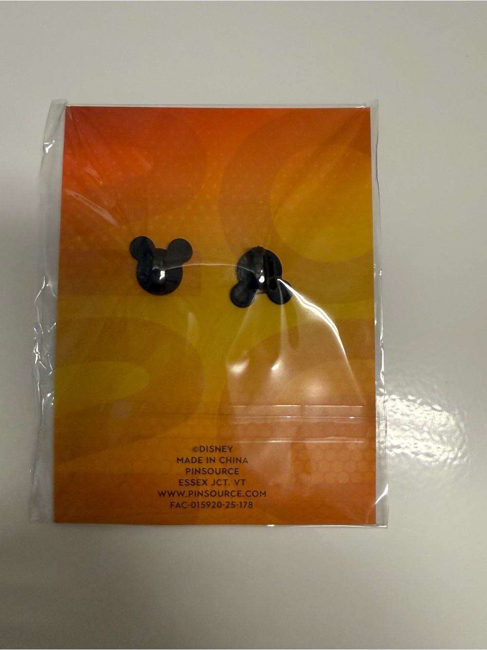 Disney | D23 Gold Member 2026 Pin Featuring Mickey Mouse + Mad Hatter Lorcana - Picture 3 of 5